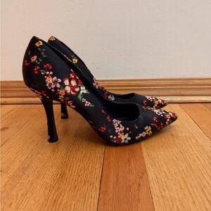 Jessica Simpson Black Floral Heels